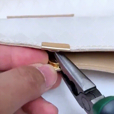 Magnetic Buckle Clasp GIF