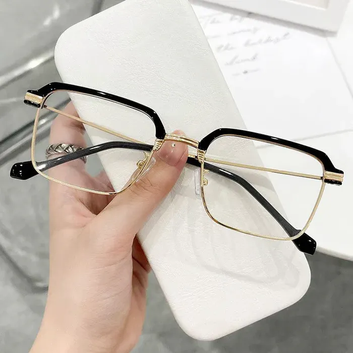 Auto-Adjusting HD Reading Glasses - Gold Frame