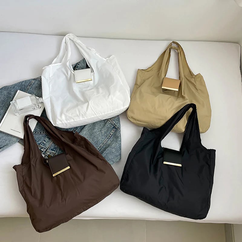 Portable foldable tote for daily use